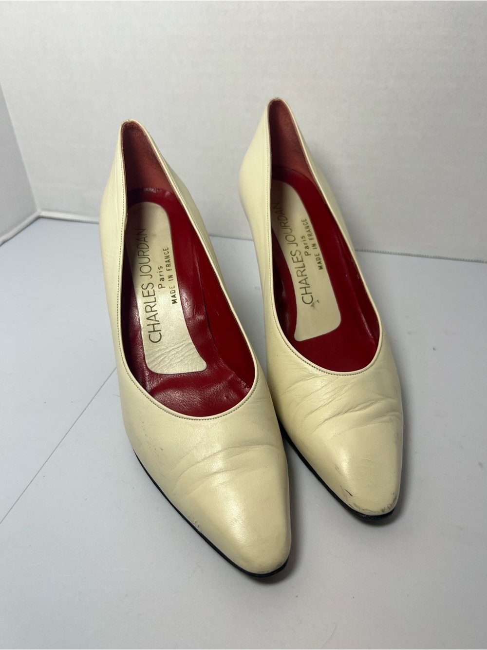Charles Jourdan Ivory Leather Pointed-Toe Pumps with Red Insole